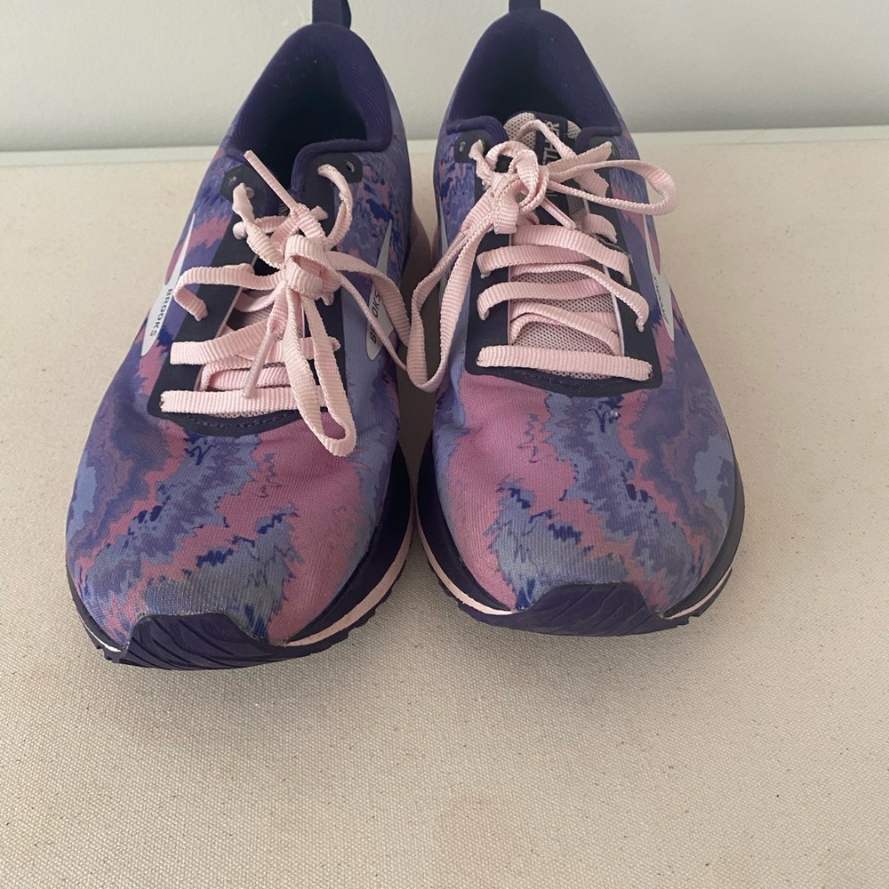 Brooks Women’s Running Shoe - Picture 4 of 6